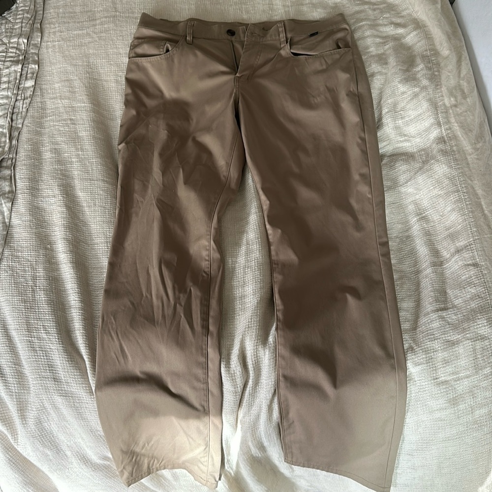 Travis Mathew Open to Close 5 pocket pant